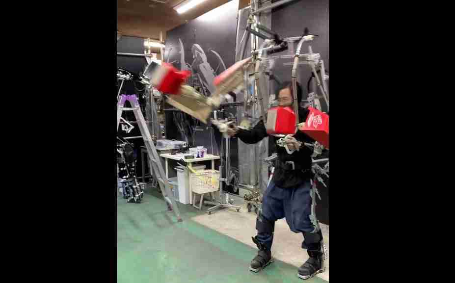 Exoesqueleto de empresa japonesa transforma usuário em robô boxeador