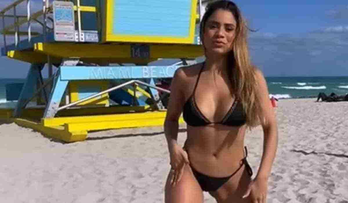 Lexa encanta web ao postar vídeo dançando hit em praia de Miami (Foto: Reprodução/Instagram)