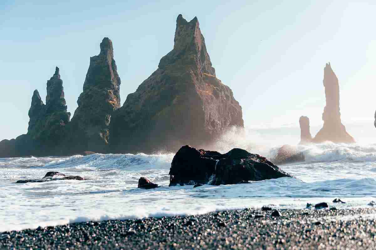 Hospedagem grátis: hotel na Islândia oferece 10 dias em troca de fotos do Sol da meia-noite