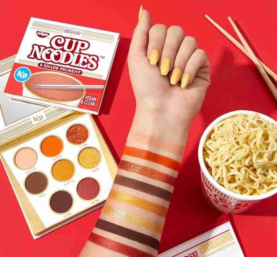 Cup Noodles lança coleção de make inspirada em suas embalagens supercoloridas