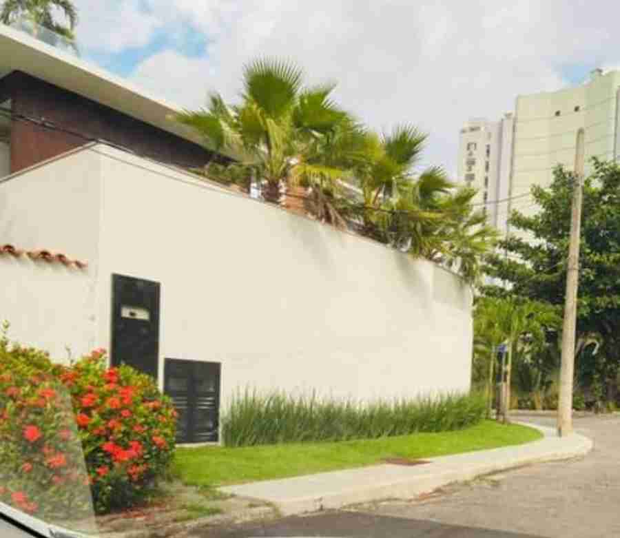 Edmundo coloca mansão de mais de mil m² à venda por R$ 16 milhões. Veja fotos!
