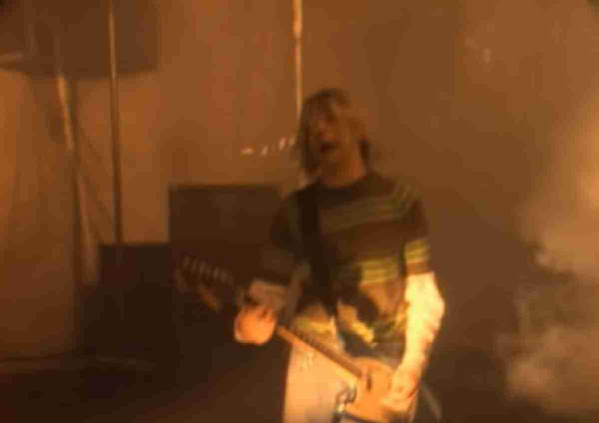 Guitarra preferida de Kurt Cobain é vendida por R$ 22 milhões em leilão