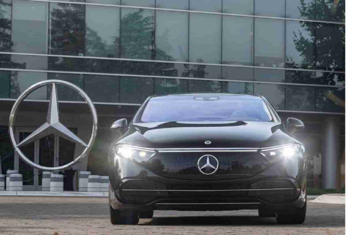 A Mercedes-Benz pretende aumentar a participação de vendas de seus veículos premium. Fotos: Reprodução/ Instagram