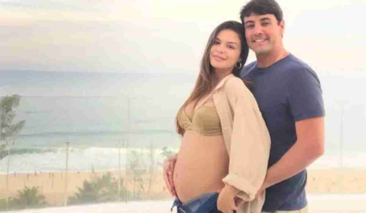 Sthefany Vidal exibe barriguinha de grávida ao lado de Bruno de Luca (Foto: Reprodução/Instagram)