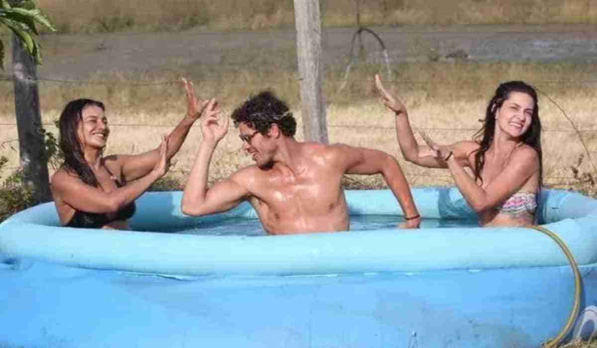José Loreto curte piscina com Dira Paes e Paula Barbosa em dia de folga (Foto: Reprodução/Instagram)