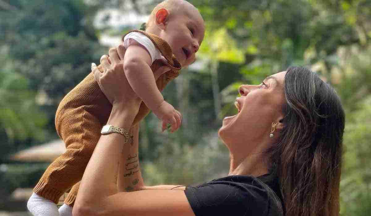 Thaila Ayala reflete sobre maternidade: ‘o maior amor do mundo em você’ (Foto: Reprodução/Instagram)