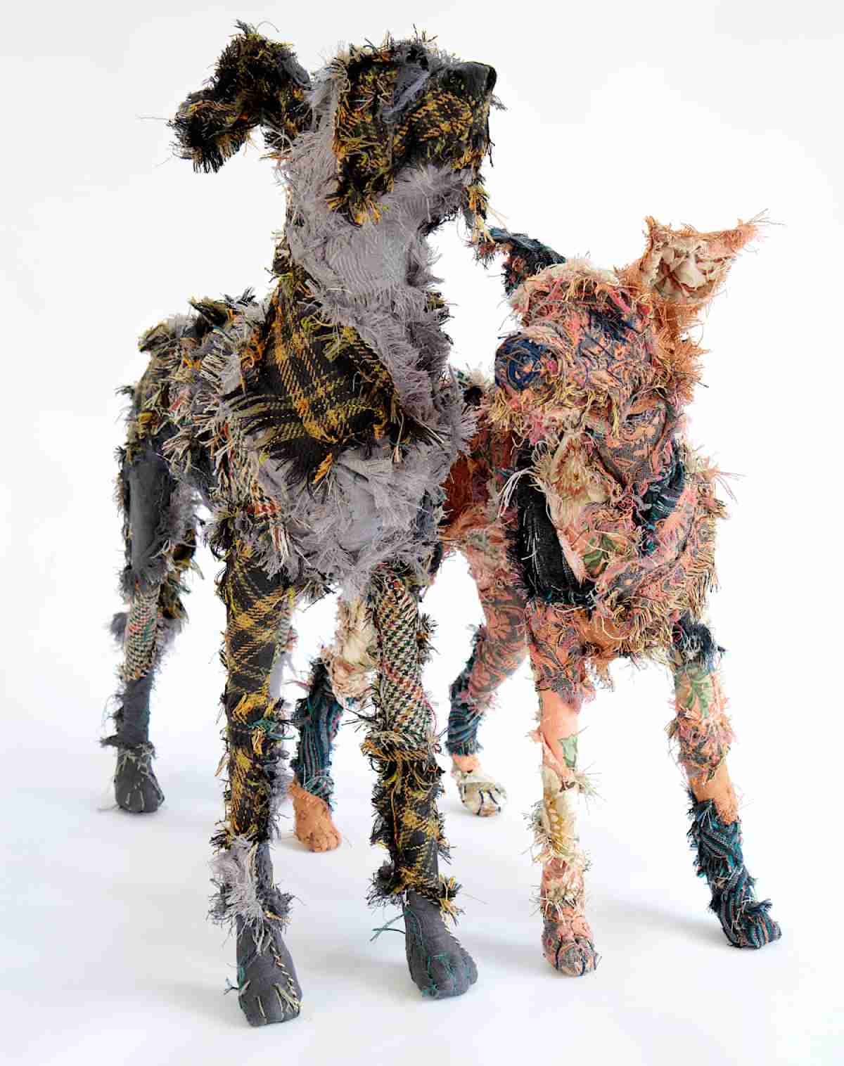 Artista cria esculturas de cachorros usando apenas retalhos, e o resultado é impressionante