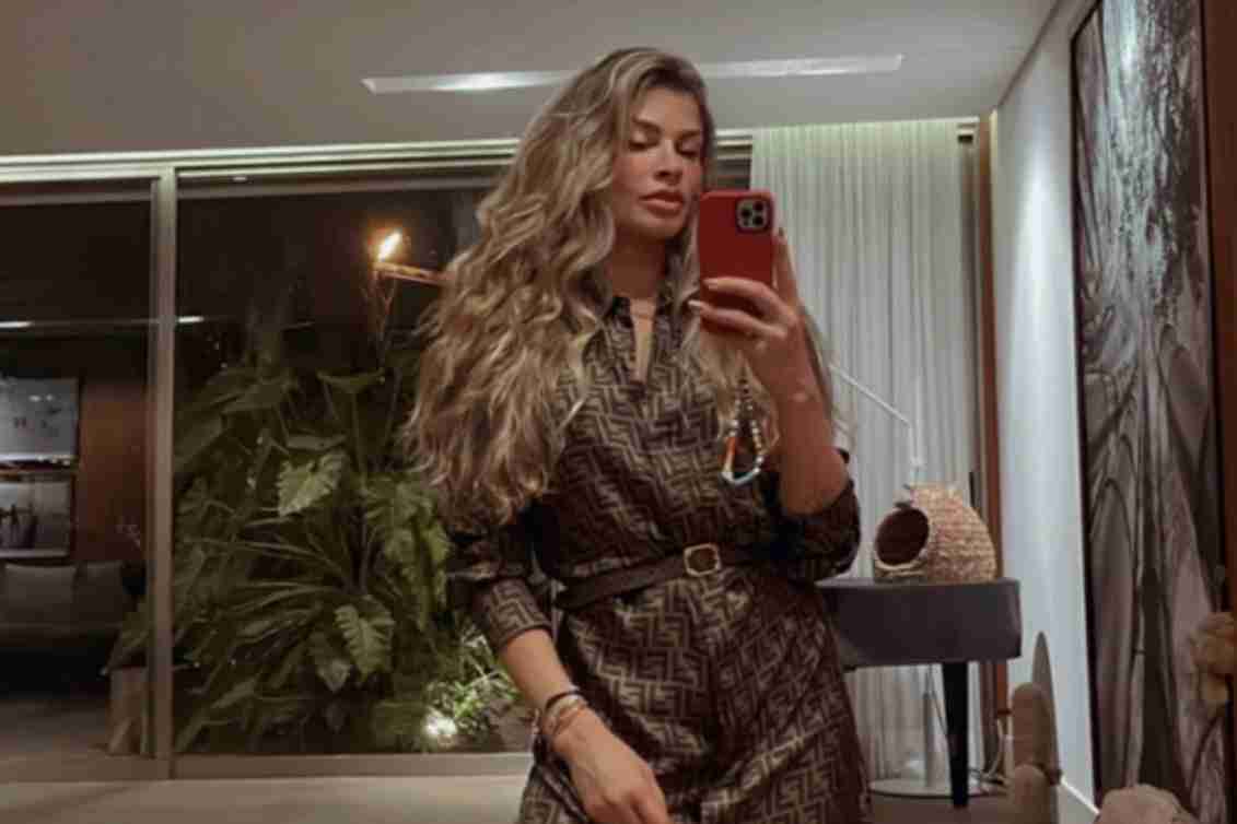 Grazi Massafera posa usando vestido de R$ 13,4 mil e impressiona (Foto: Reprodução/Instagram)