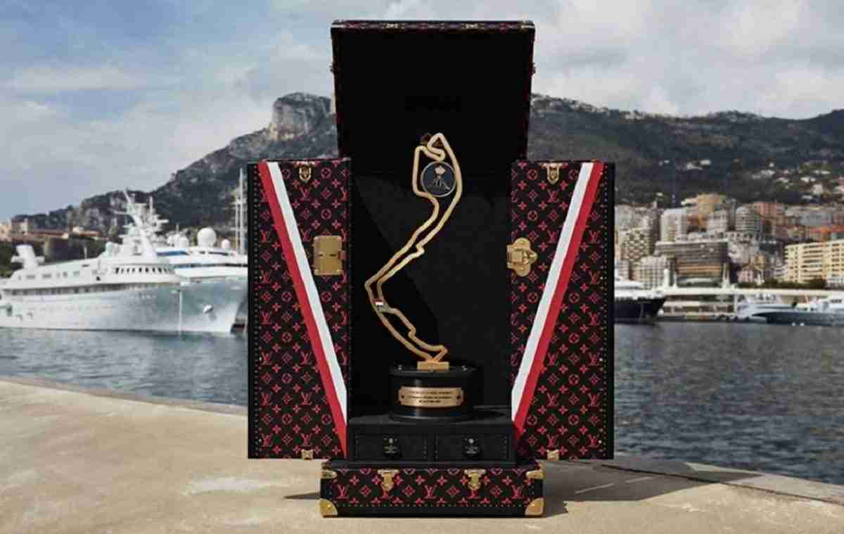 Louis Vuitton é responsável pela mala de proteção do troféu de F1. Fotos: Reprodução/ Instagram