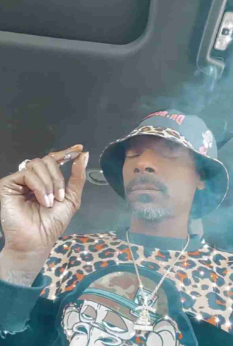 Snoop Dogg aumenta salário de funcionário que enrola seus baseados para R$ 20 mil