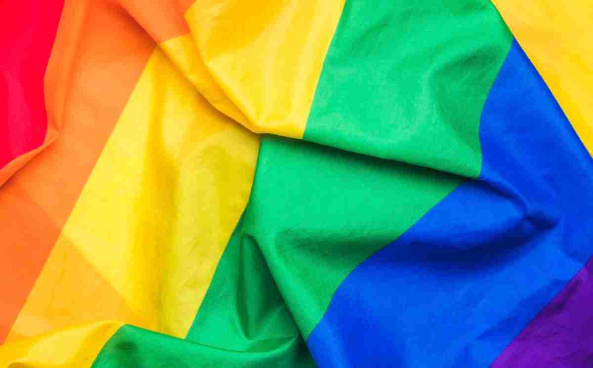 Dia do orgulho LGBTQIA+ marca a luta por respeito e contra o preconceito