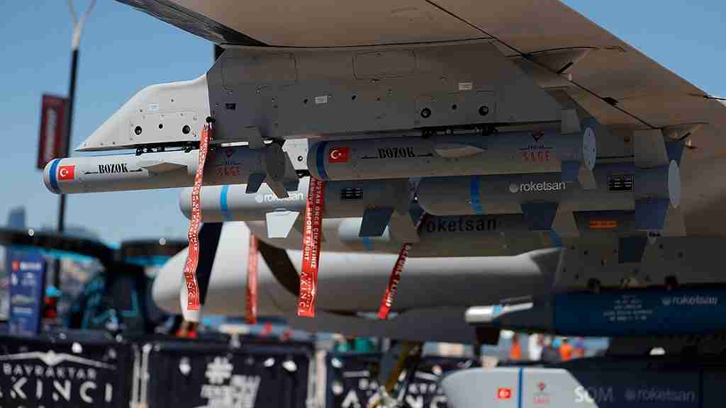 Turquia inicia produção de nova bomba guiada para o drone Bayraktar TB2