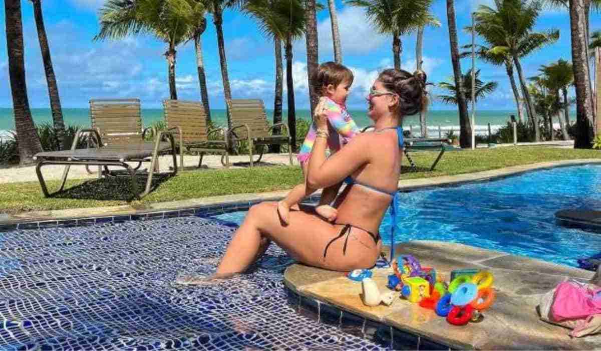 Grávida, Virginia Fonseca posa com filha na piscina: ‘minhas Maria’s’ (Foto: Reprodução/Instagram)
