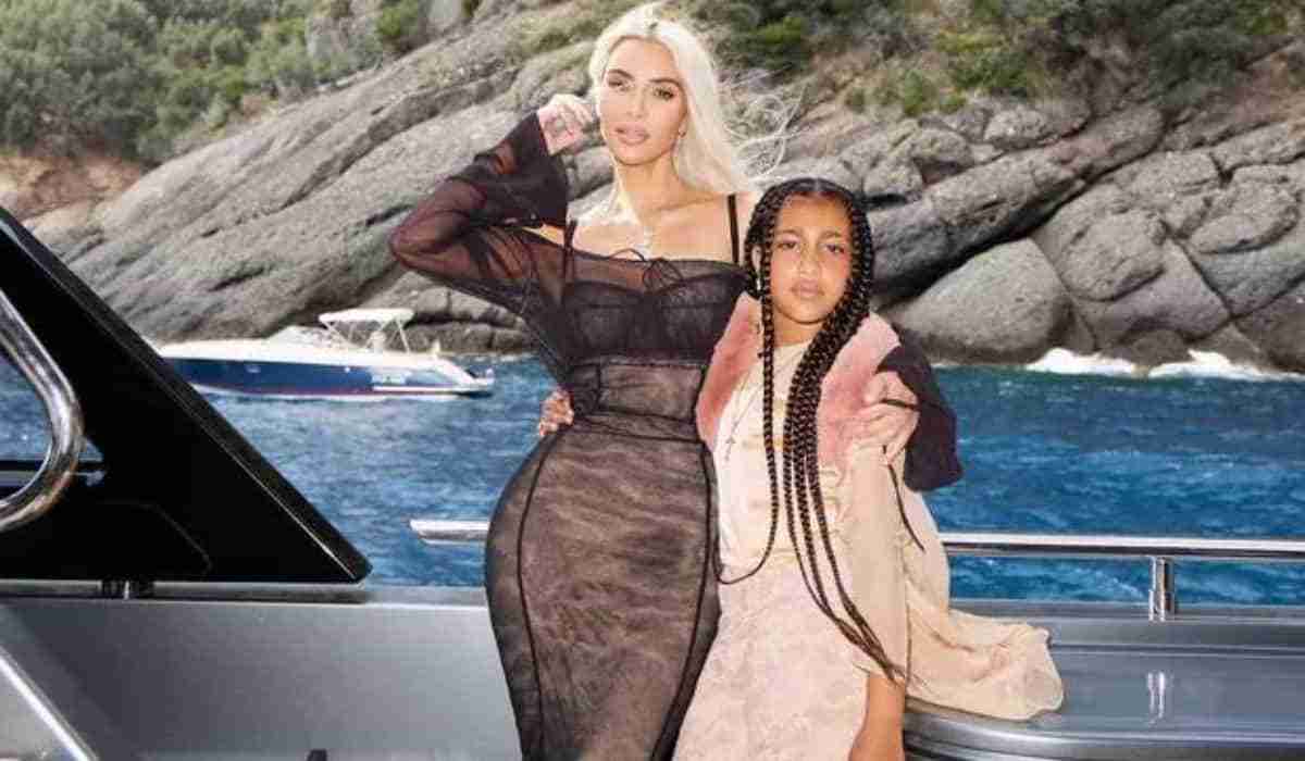 Kim Kardashian curte passeio de barco ao lado da filha mais velha (Foto: Reprodução/Instagram)