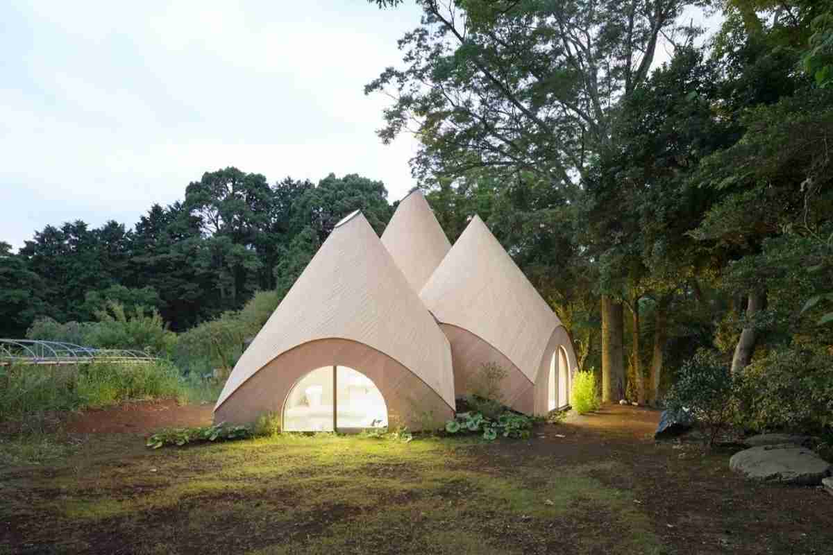 Cabana japonesa de 100 m² traz luxo para acampamento na floresta. Conheça!