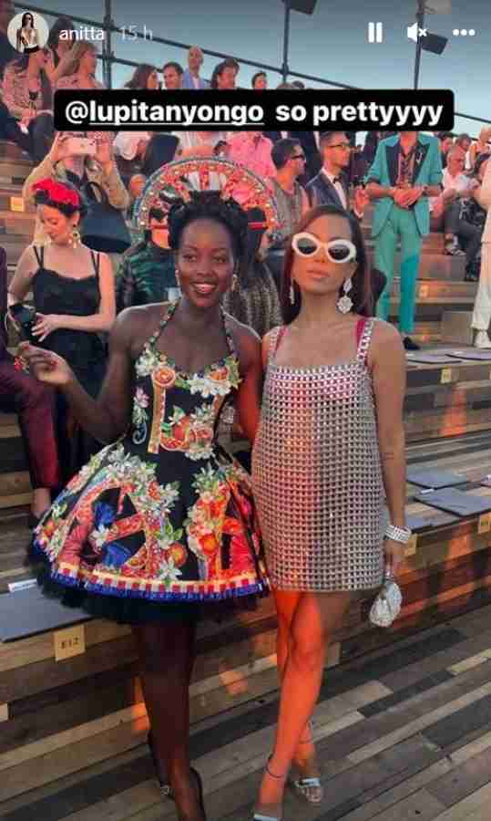 Anitta posa só com looks Dolce & Gabbana em viagem na Itália