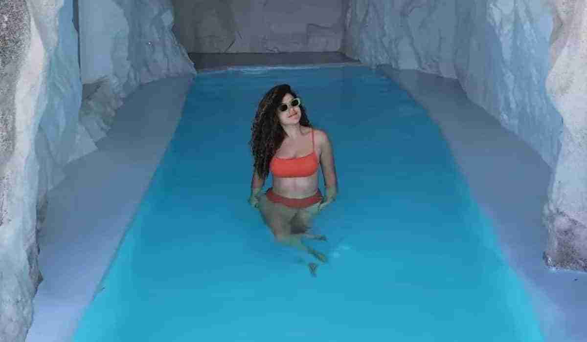 Maisa Silva curte piscina de luxo em viagem na Grécia: ‘caverna da Ariel’ (Foto: Reprodução/Instagram)