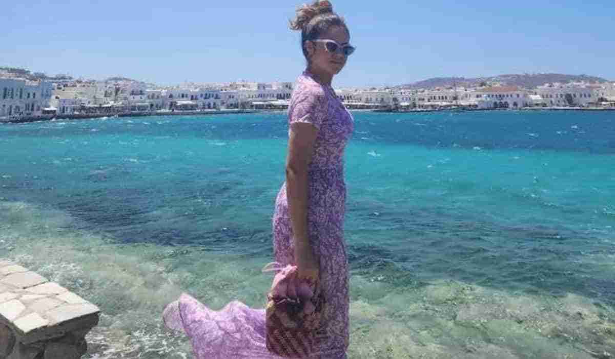 Maisa Silva posa com look roxo em viagem pela Grécia (Foto: Reprodução/Instagram)