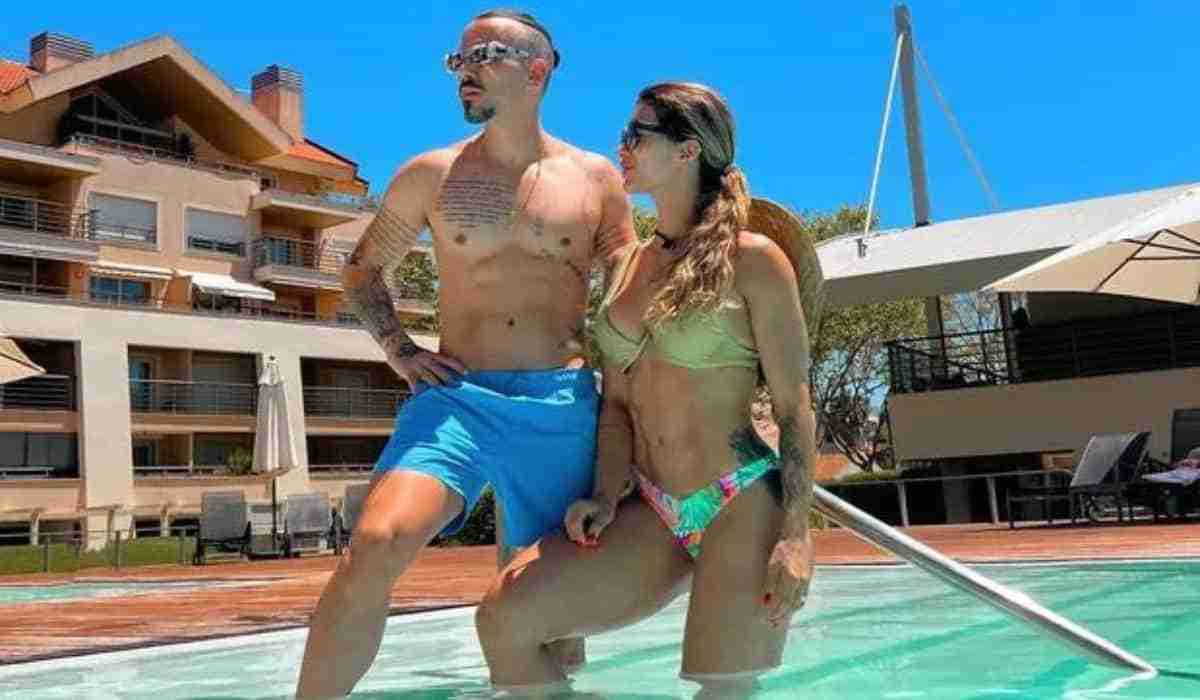 Kelly Key e marido posam exibindo corpos sarados na piscina (Foto: Reprodução/Instagram)