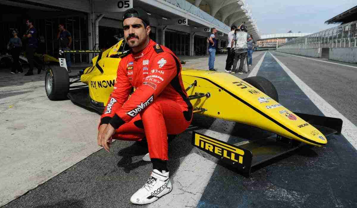 Caio Castro pilota carro semelhante ao da F1 em Interlagos: ‘que dia…’ (Foto: Eduardo Martins / AgNews)