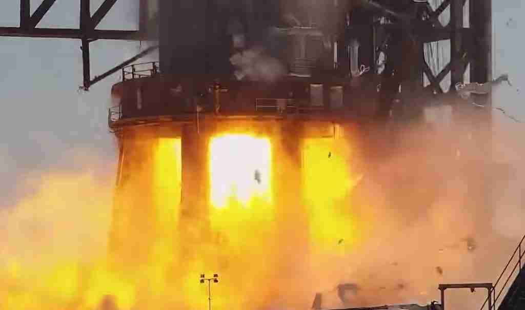 Vídeo: foguete da SpaceX explode em teste de solo