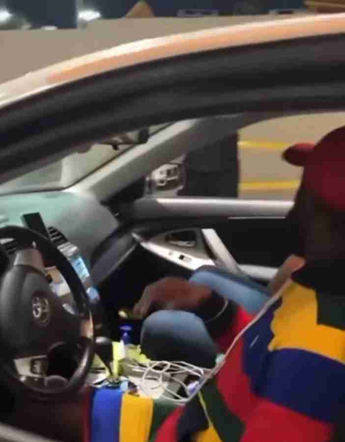 Astro do boxe Floyd Mayweather surpreende ao dirigir um ‘simples’ Toyota Camry