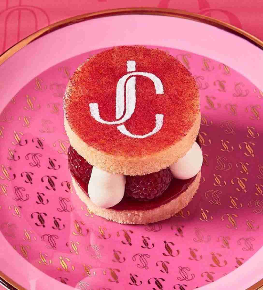 Tudo pink: Jimmy Choo inaugura café instagramável na Harrods