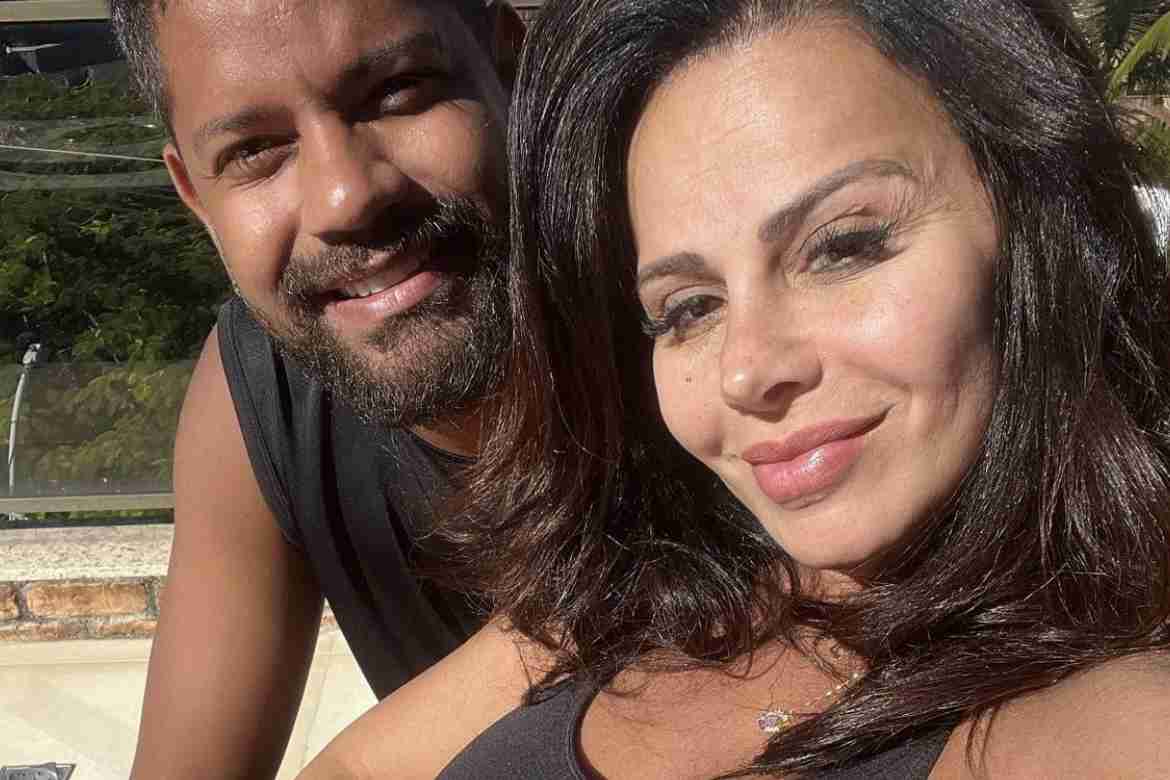 Na reta final da gravidez, Viviane Araújo posa com marido: “Minha família” (Foto: Reprodução/Instagram)