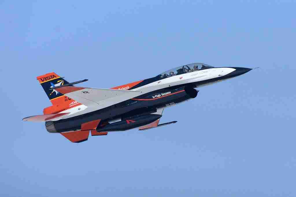 Conheça o X-62, um caça F-16 modificado para virar avião autônomo