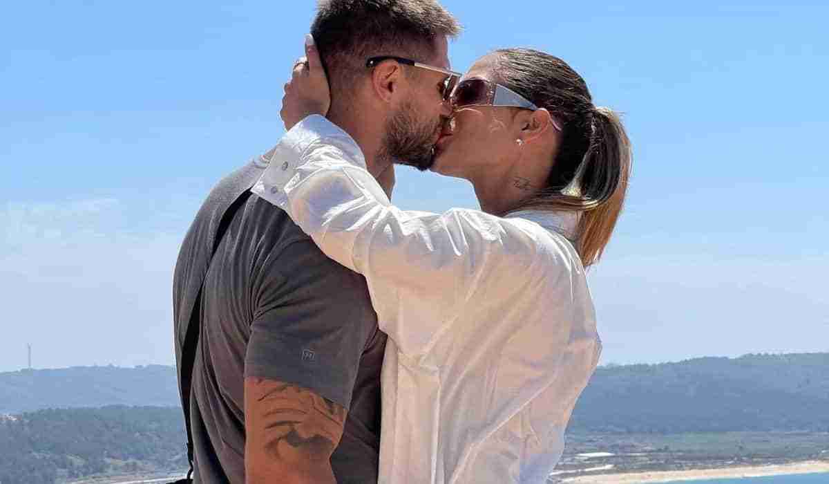 Mari Gonzalez beija Jonas Sulzbach em viagem por Portugal (Foto: Reprodução/Instagram)