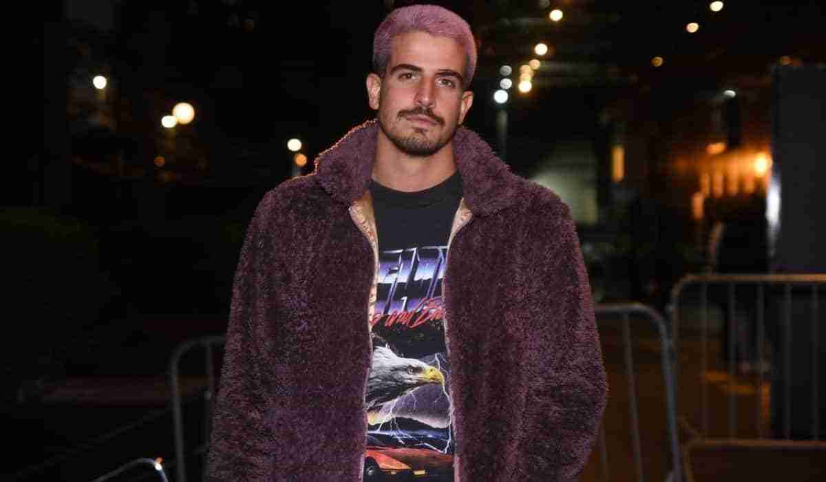 Enzo Celulari surge de cabelo lilás em show de Demi Lovato (Foto: Leo Franco / AgNews)