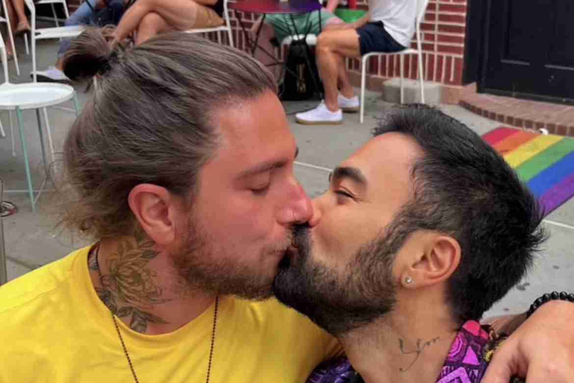 Mauro Sousa visita marco histórico LGBTQIA+ em Nova York (Foto: Reprodução/Instagram)
