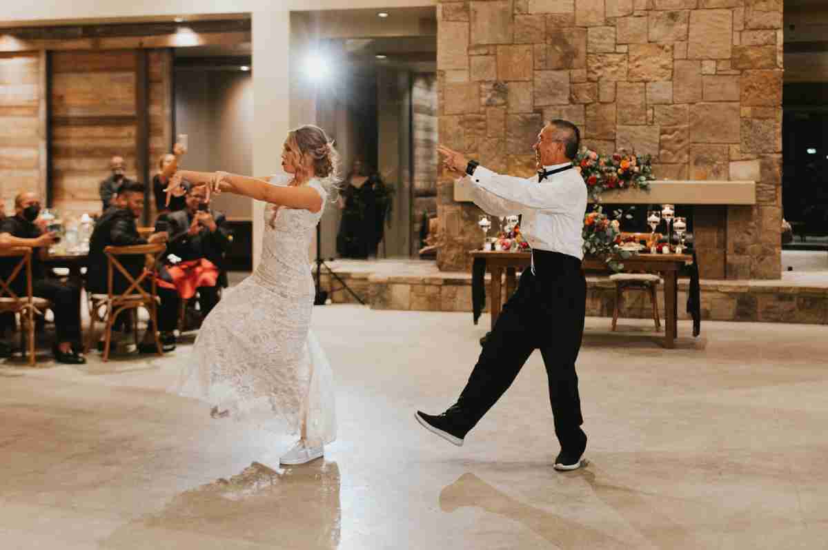 Pai e filha arrasam em dança e viralizam com mais de 40 milhões de visualizações