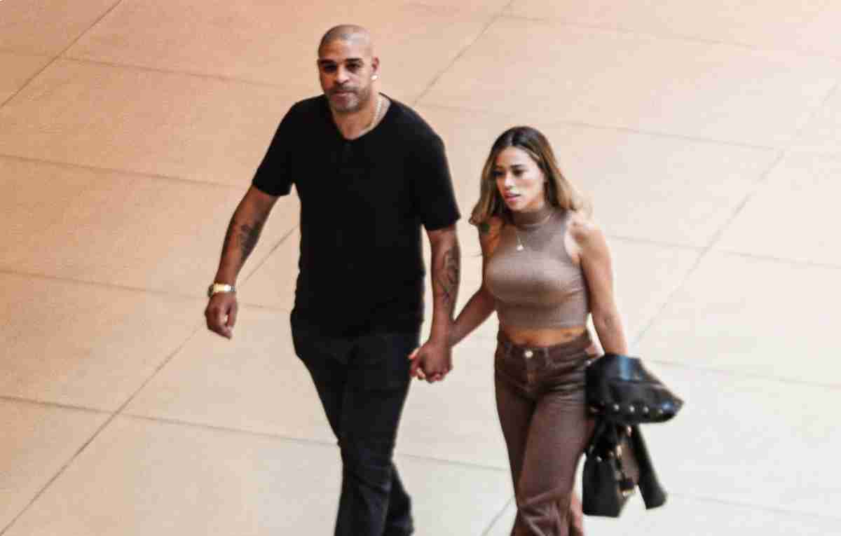 Adriano Imperador passeia com a namorada em shopping no Rio (Edson Aipim / AgNews)