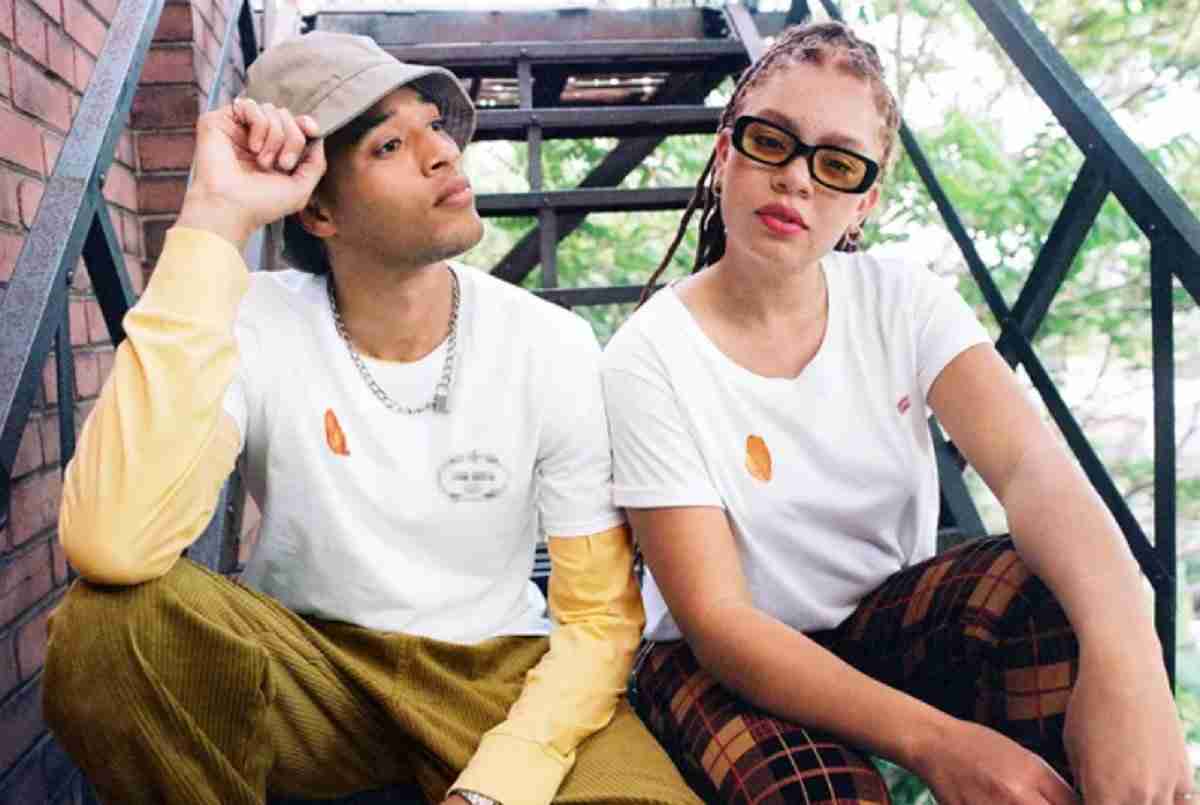 Heinz lança coleção de roupas com manchas de ketchup: ‘novo símbolo icônico’