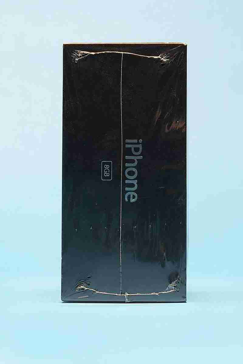 Na caixa e lacrado: primeiro modelo de iPhone é vendido por R$ 185 mil