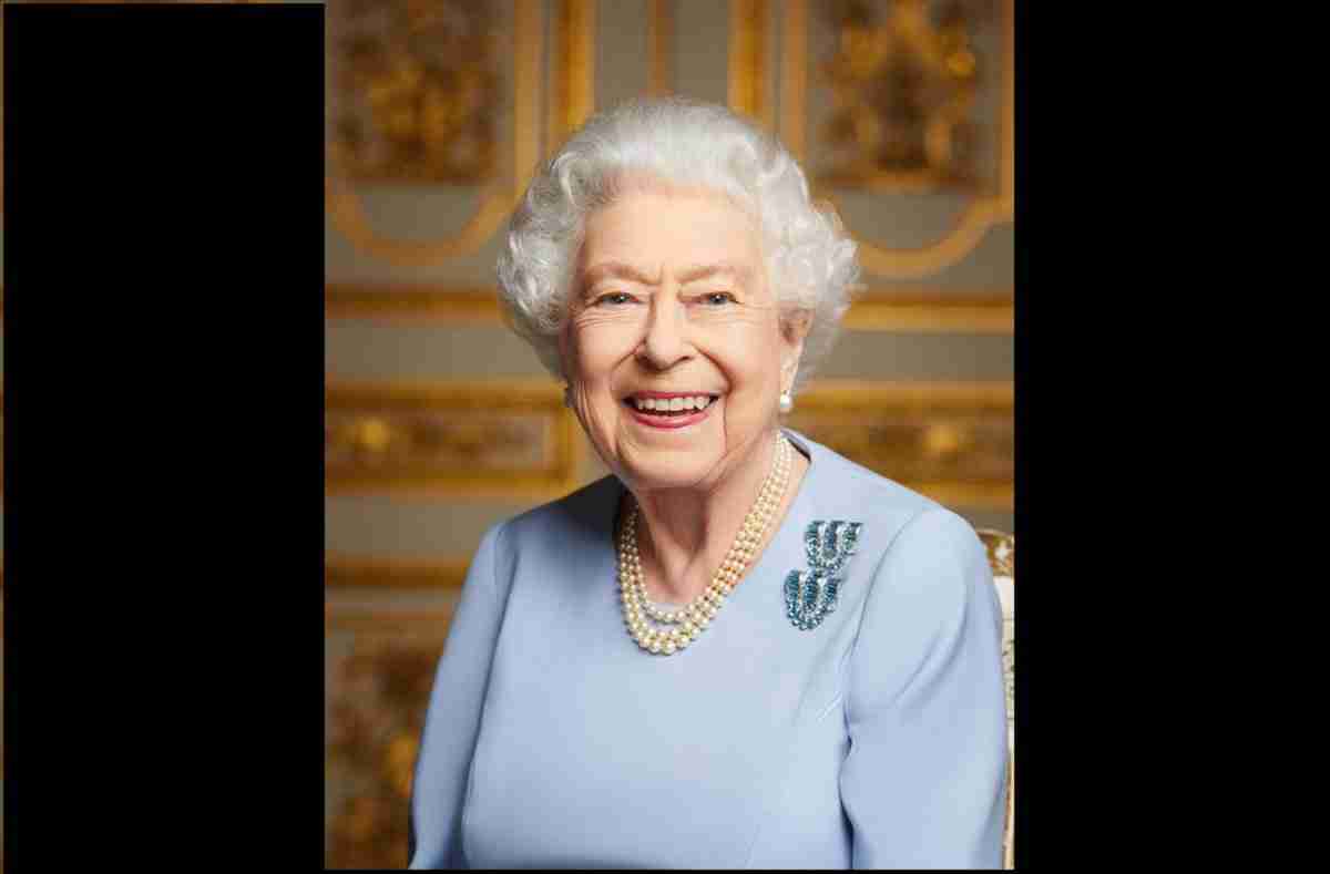 Segredo para as joias da rainha estarem sempre brilhando. Fotos: Reprodução/ Instagram
