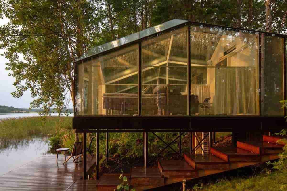 Ideal para ficar sozinho: cabine de vidro é retiro dos sonhos na natureza