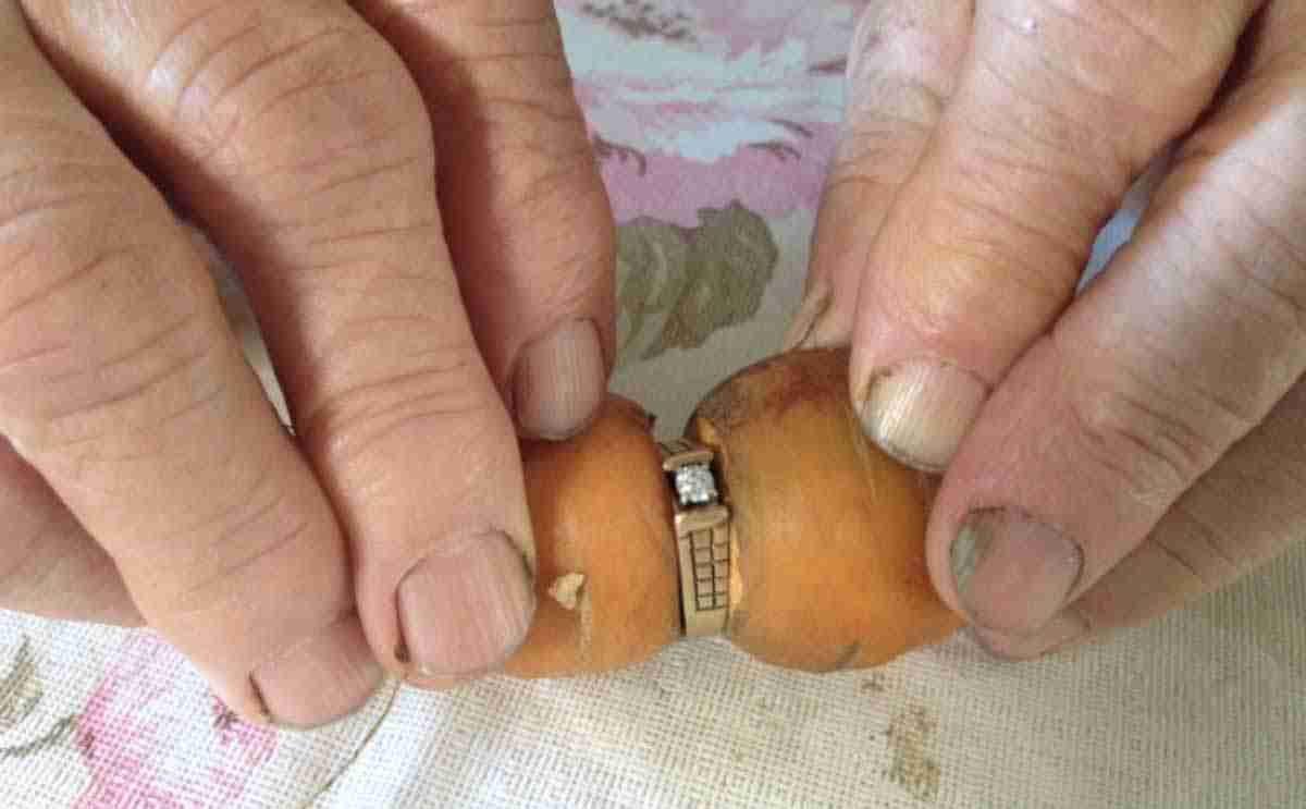 Treze anos depois, canadense de 84 anos acha anel perdido em uma cenoura
