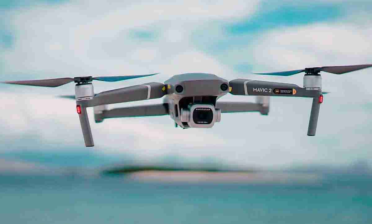 Russos são bombardeados por drone em momento de intimidade