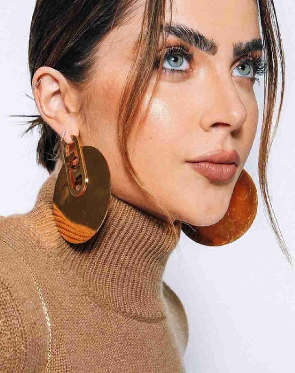 Jade Picon posa com look de R$ 10 mil da grife italiana Fendi