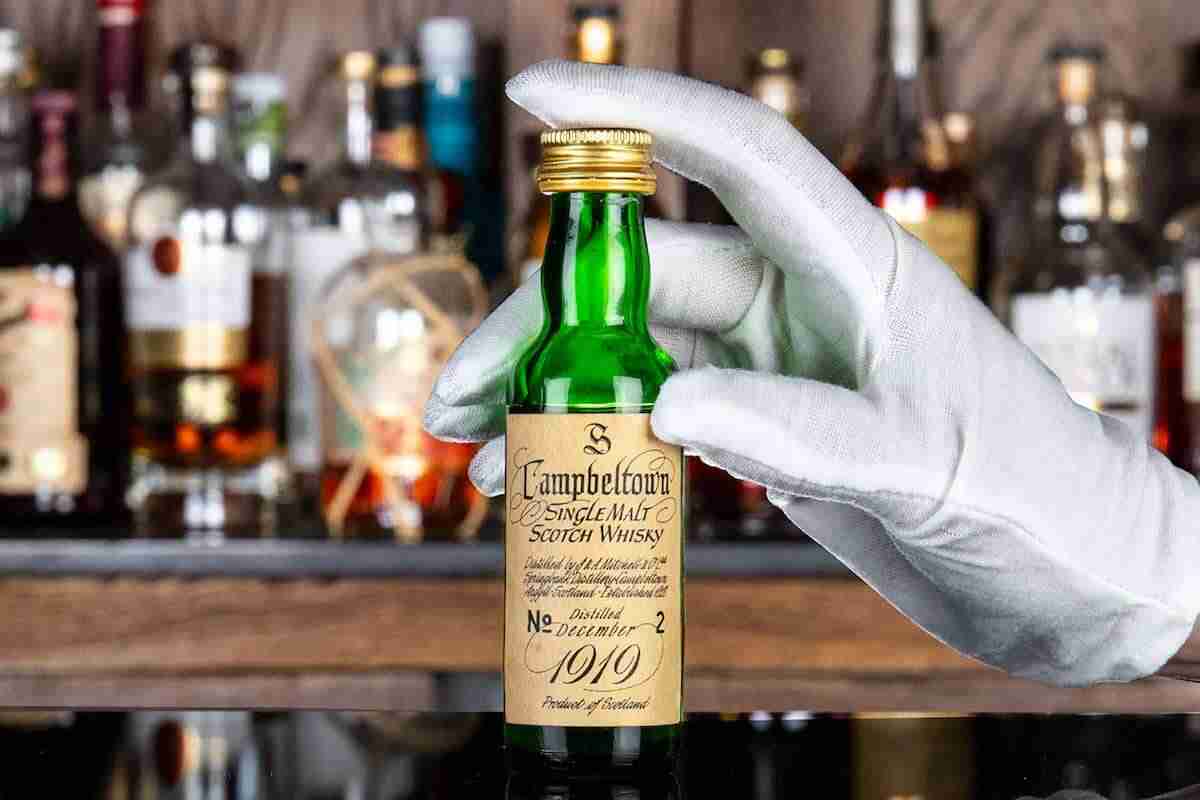 Mais raro do mundo: mini garrafa de whisky é vendida por R$ 42 mil