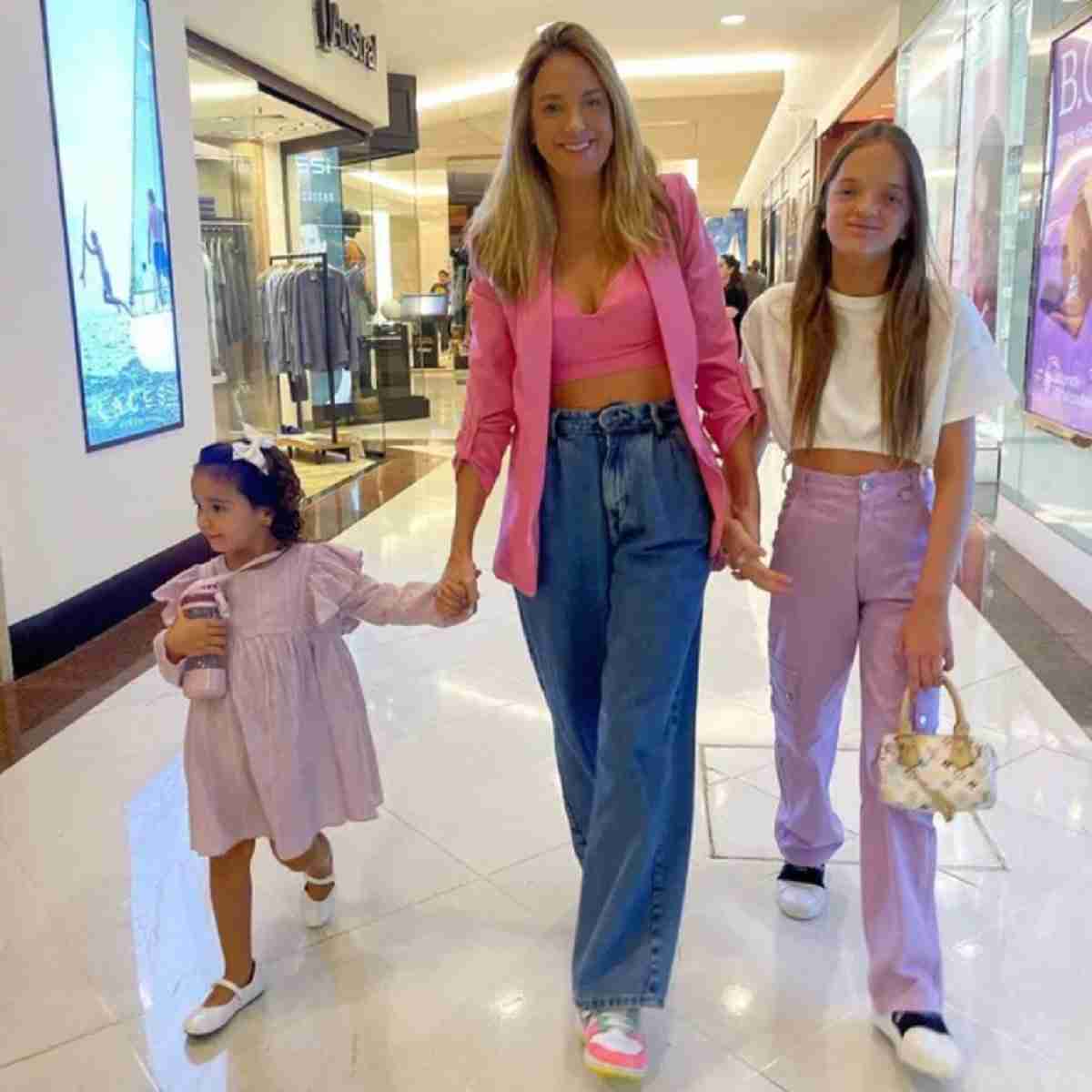 Dia das Crianças: Ticiane Pinheiro compra casa da Barbie de R$ 1.6 mil para as filhas