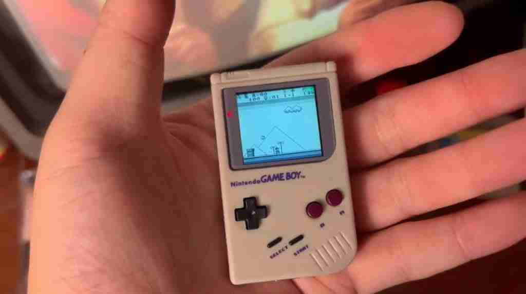YouTuber cria Game Boy que cabe na palma da mão