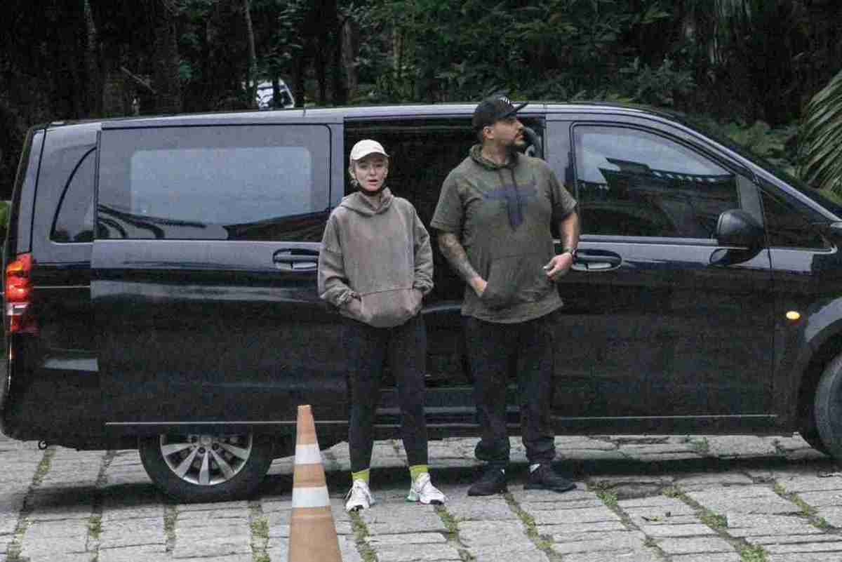 Lorde passeia disfarçada em parque do Rio de Janeiro (Foto: JC Pereira/AgNews)