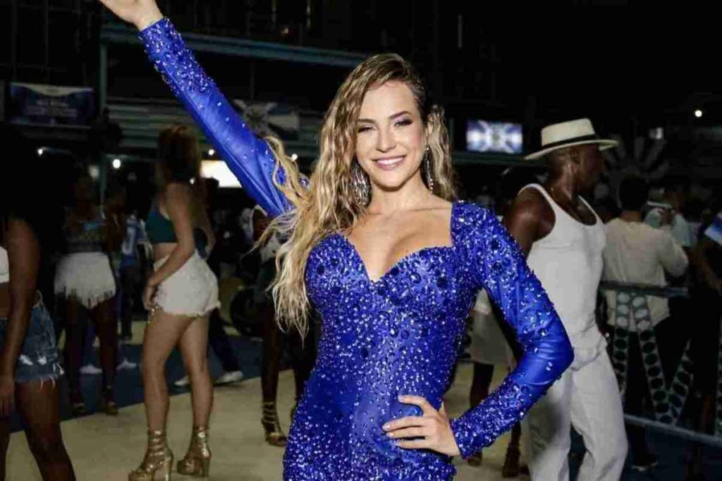 Gabi Martins samba muito na quadra da Unidos de Vila Isabel (Foto: Victor Chapetta/AgNews)