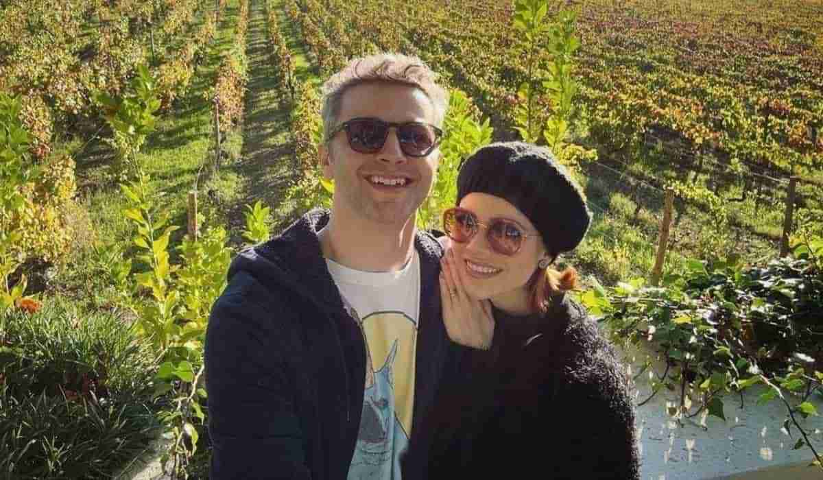 Sandy posa com o marido, Lucas Lima, em viagem por Portugal (Foto: Reprodução/Instagram)