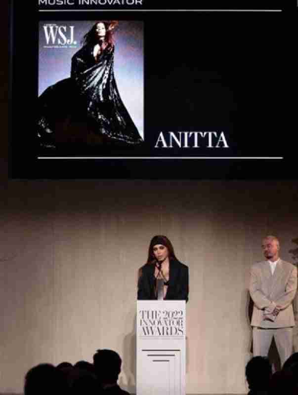 Anitta na premiação que a nomeou como Artista Inovadora 2022.
