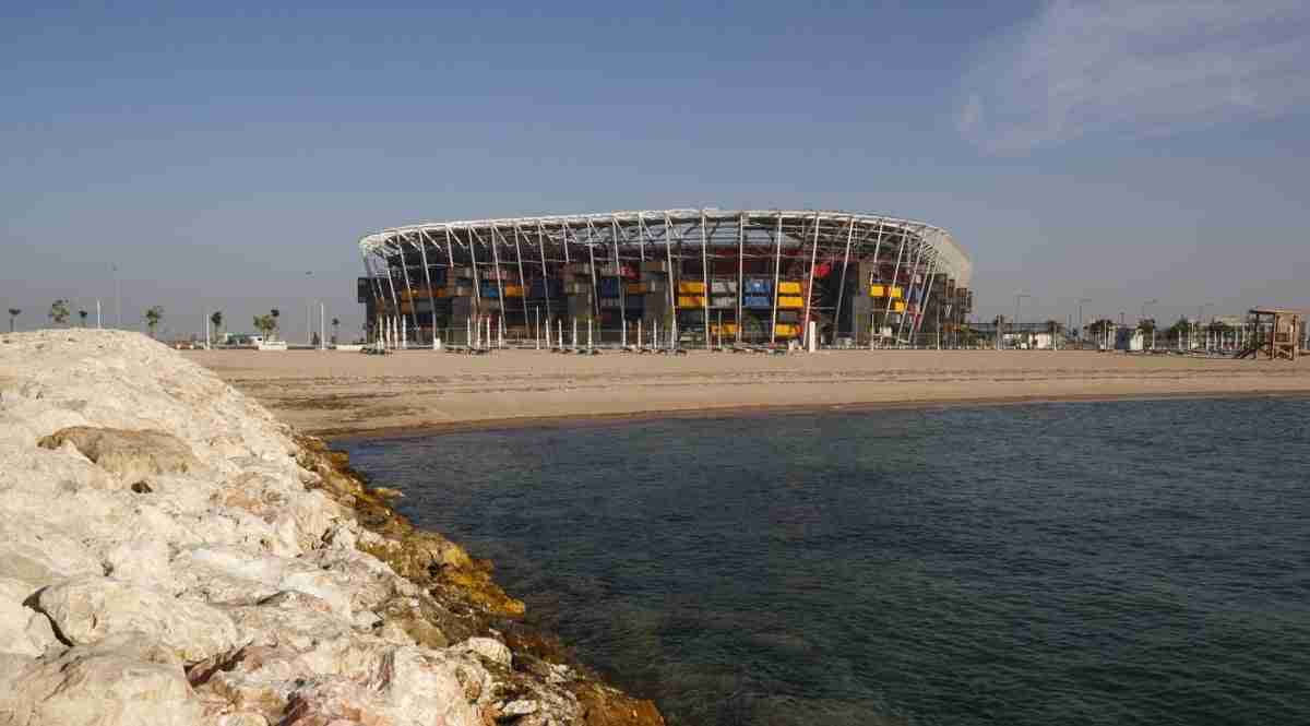 Estádio 974 é temporário e foi feito com contêineres. Fotos: Reprodução/ Fifa World Cup Qatar 2022