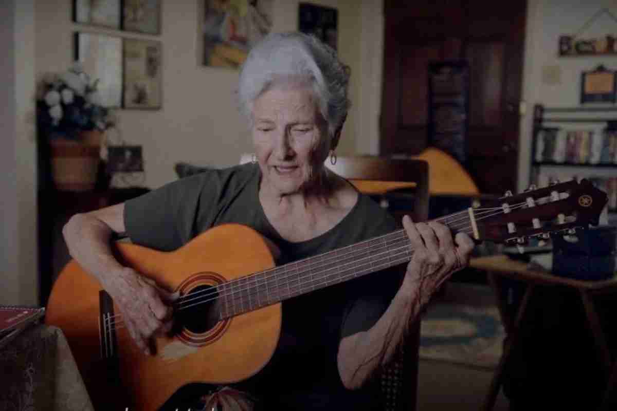 Conheça Angela Alvarez, a vovó de 95 anos que venceu o Grammy Latino